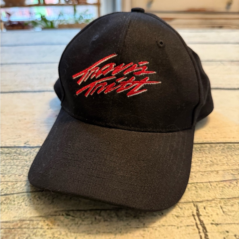 Vintage Unique headwear Travis Tritt red spell out black baseball cap hat.
